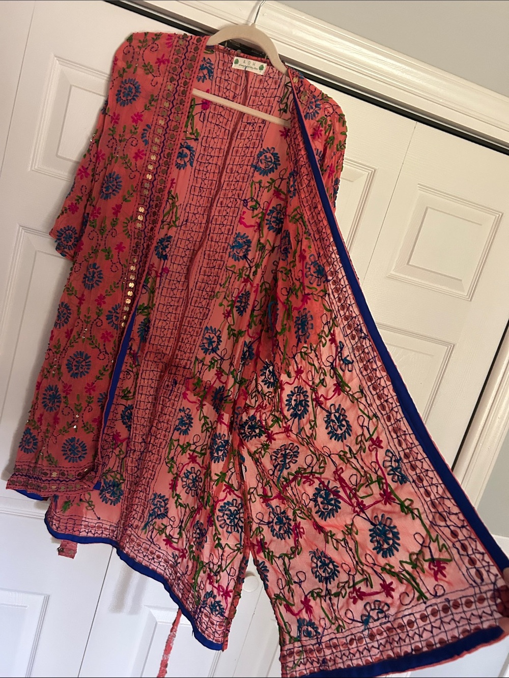 Always on Holiday Store handmade robe with sequins and embroidered details. - Picture 6 of 11